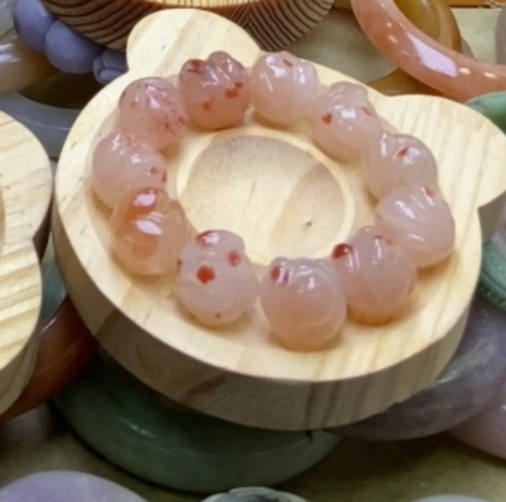 Elegant pink rabbit Beaded Bracelet